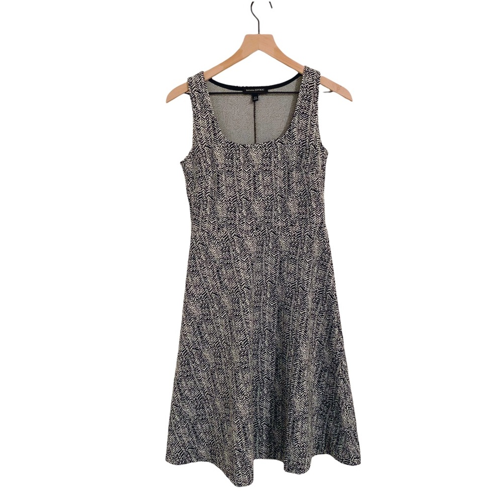 ✨ Banana Republic ✨ Patterned Sleeveless Dress
